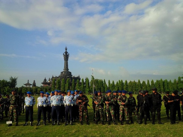 TNI dan Polri Disiapkan Menyambut Kedatangan Obama di Bali